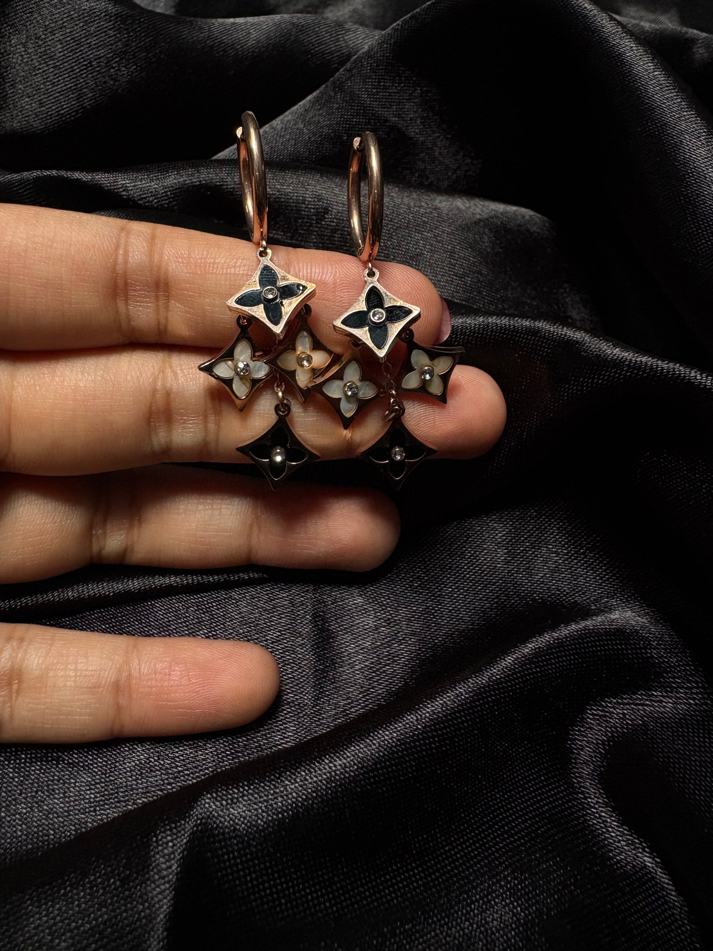 Leaf stone earring