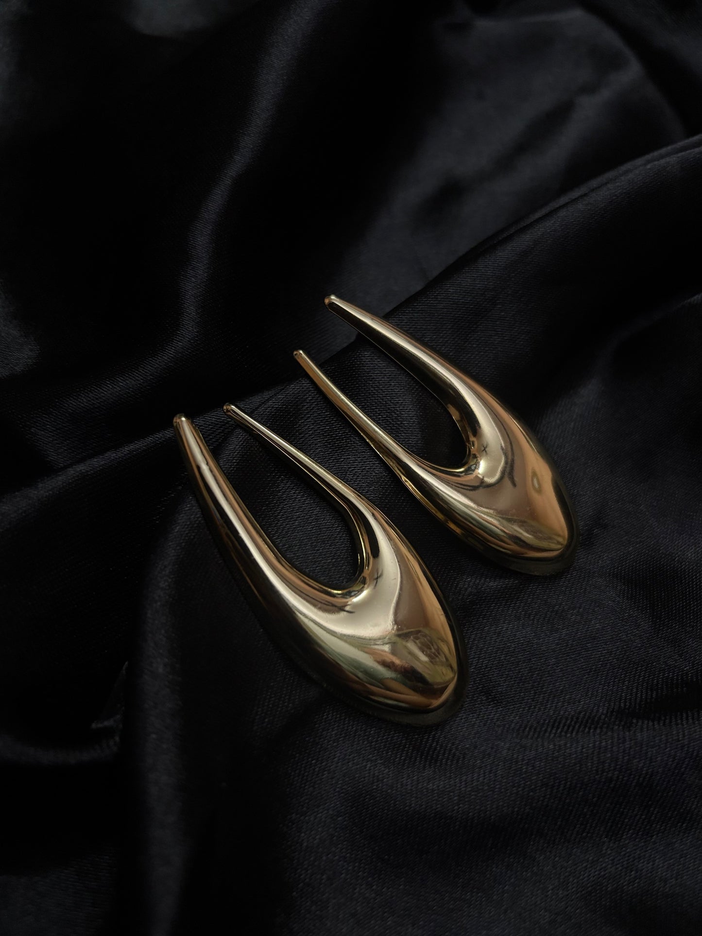 bold styled sturdy earring