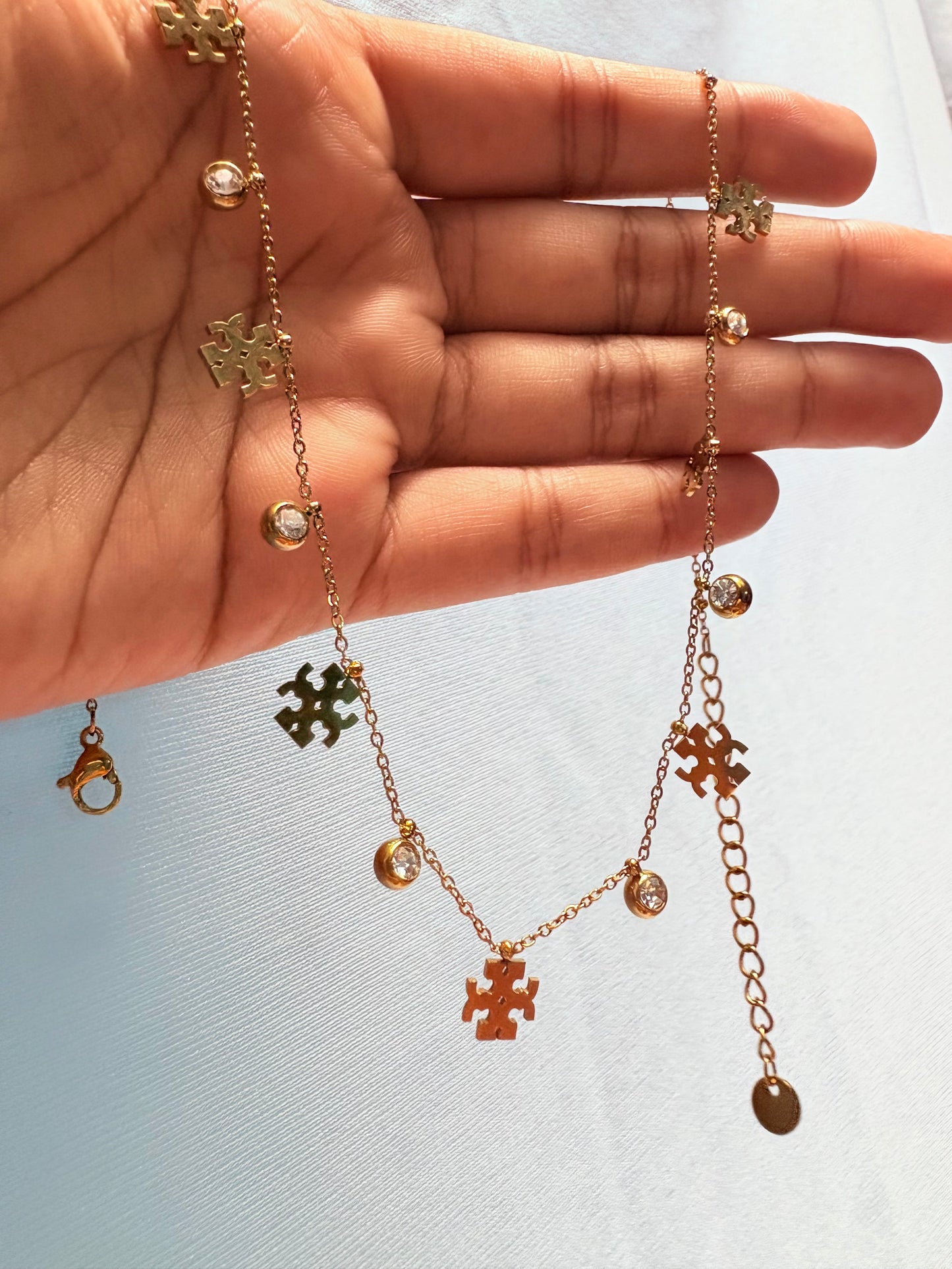 Sleek thin Pinteresty necklace