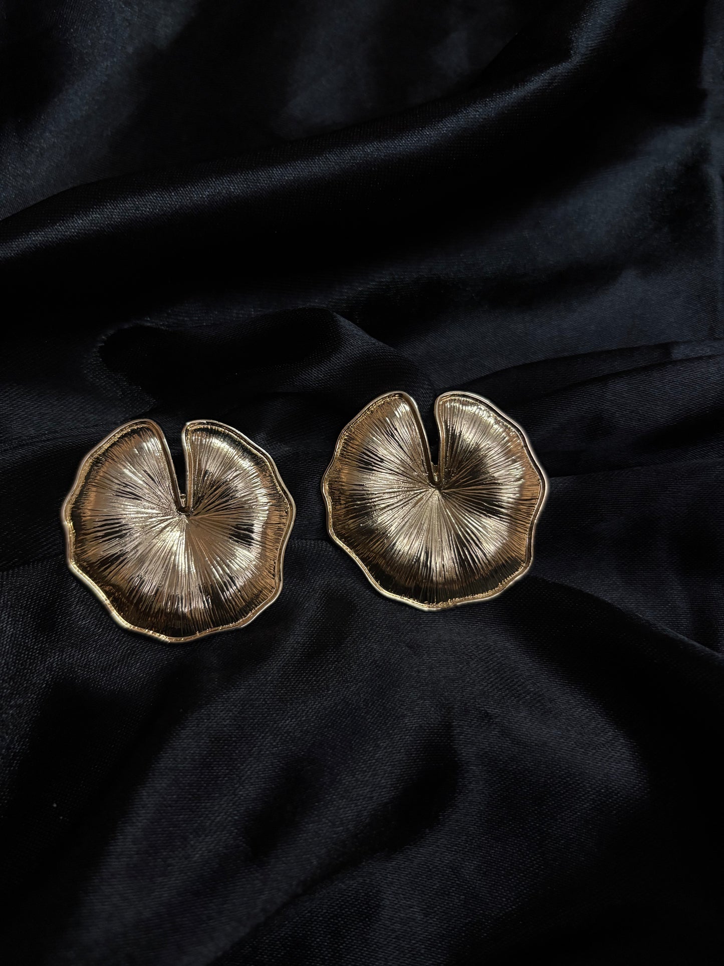 heavy round drops earring