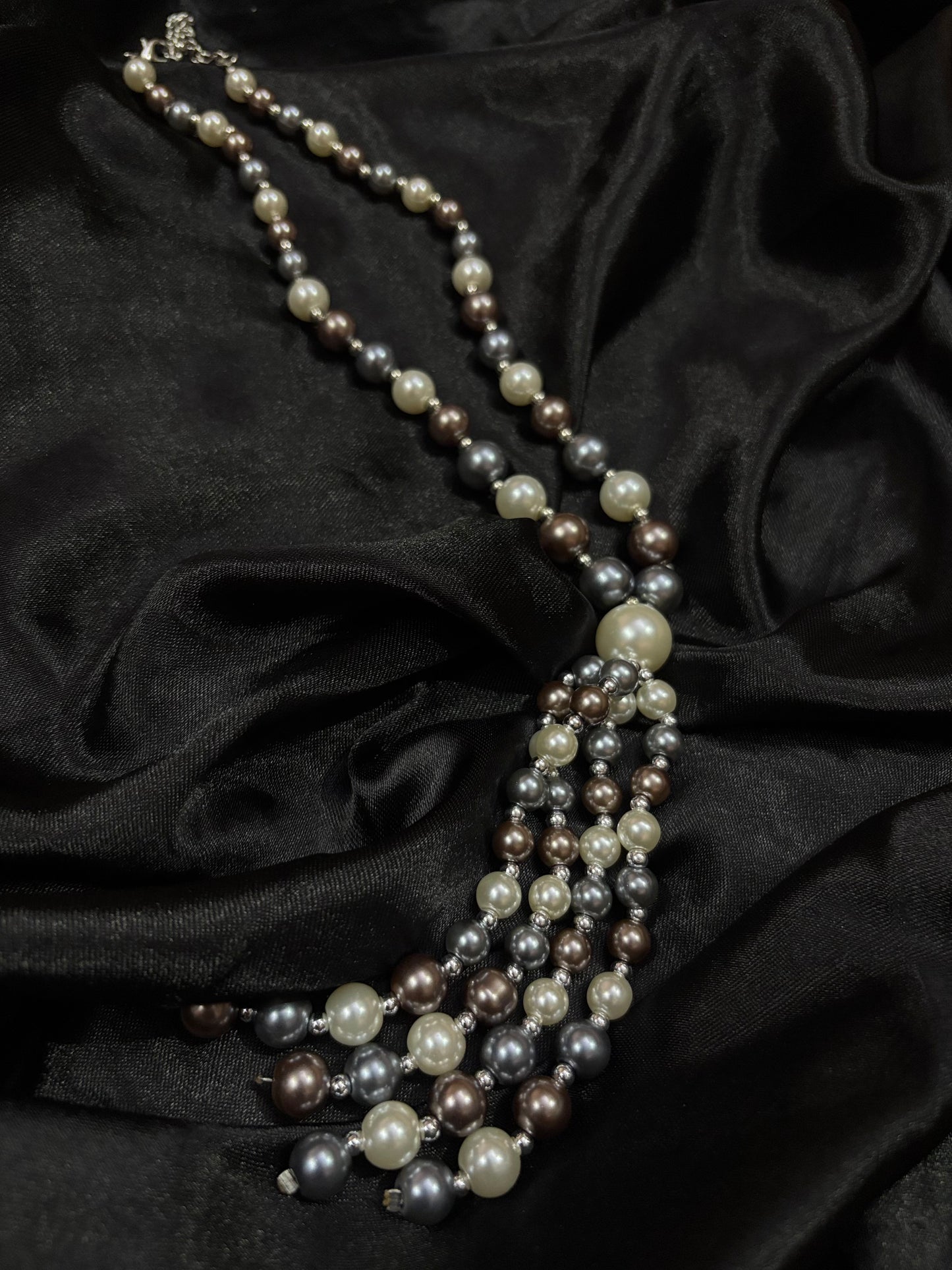 long pearl neck pendant in blue