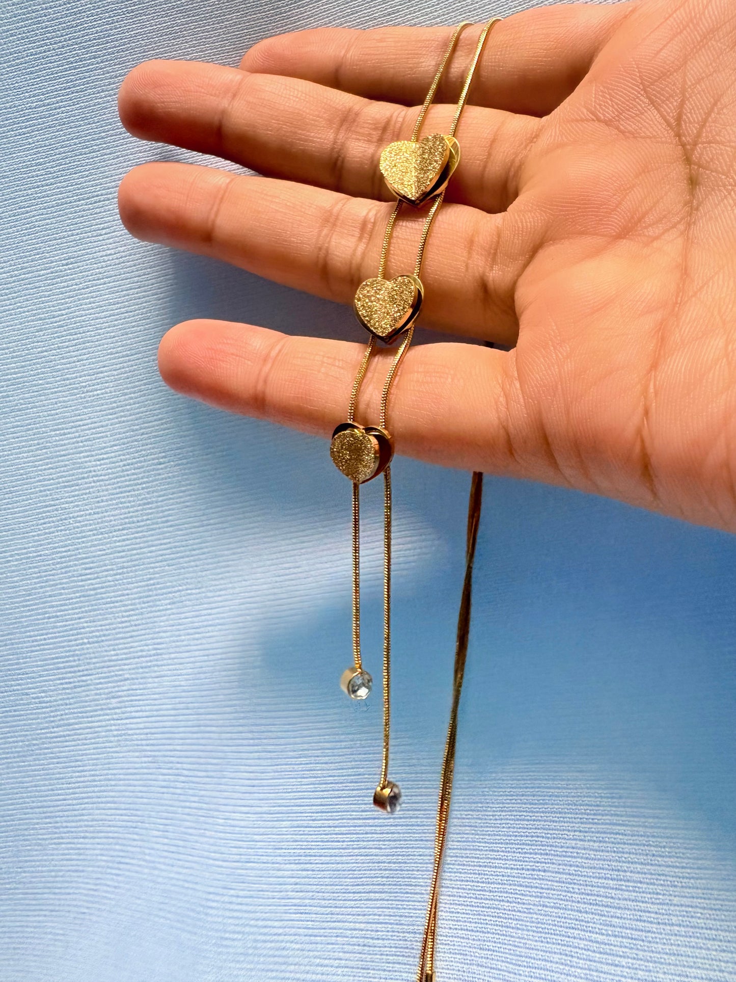 Aligned heart pendant