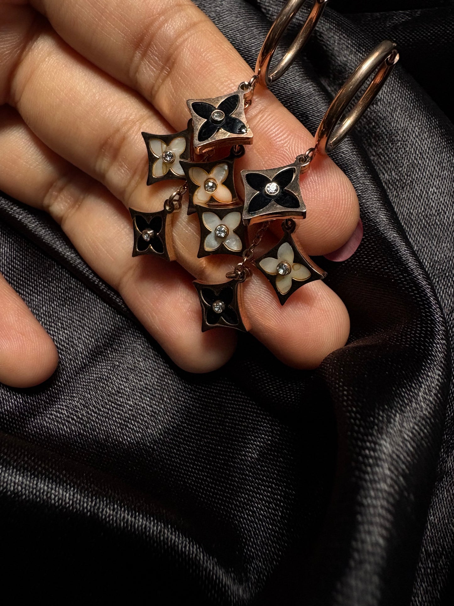 Leaf stone earring