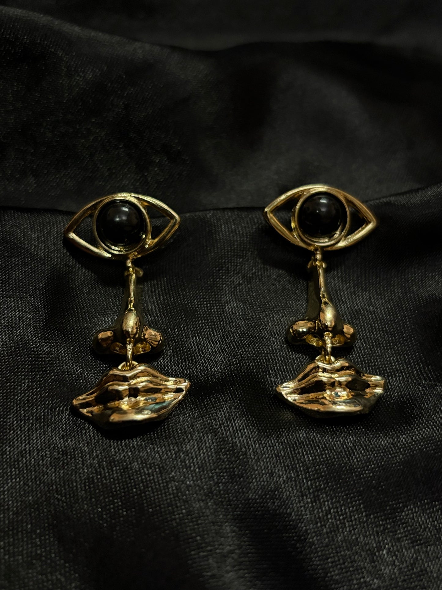 black eye hanging earring
