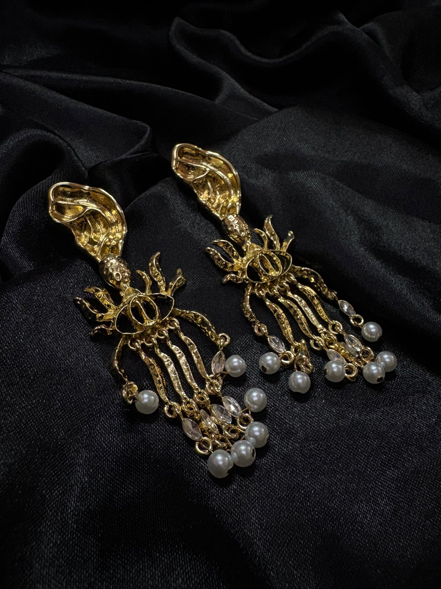 Ear sculpted earring