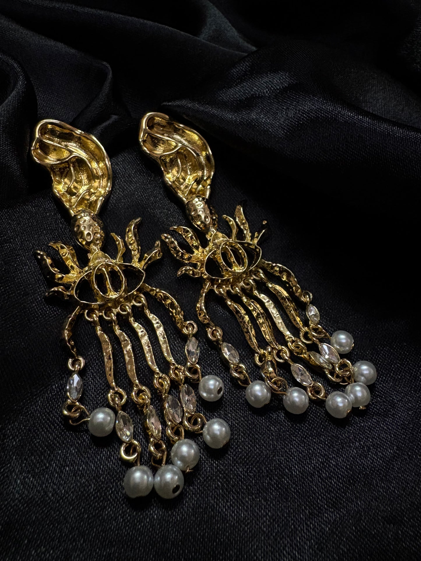 Ear sculpted earring