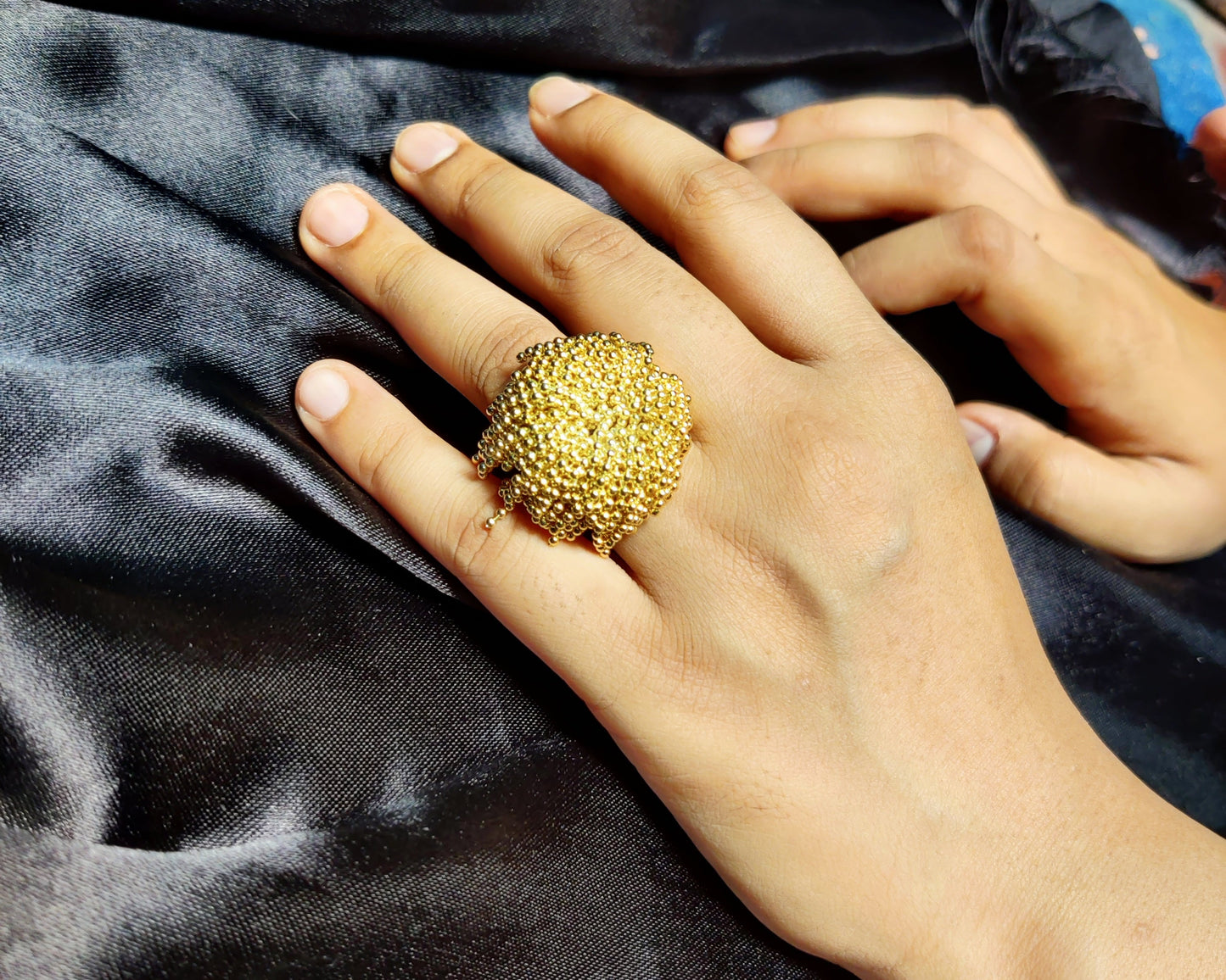 heavy frills golden ring