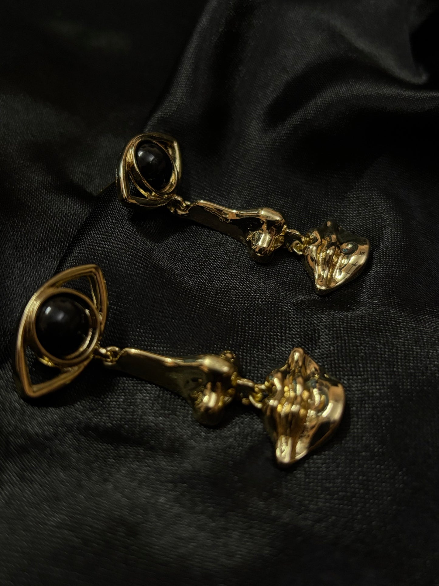 black eye hanging earring