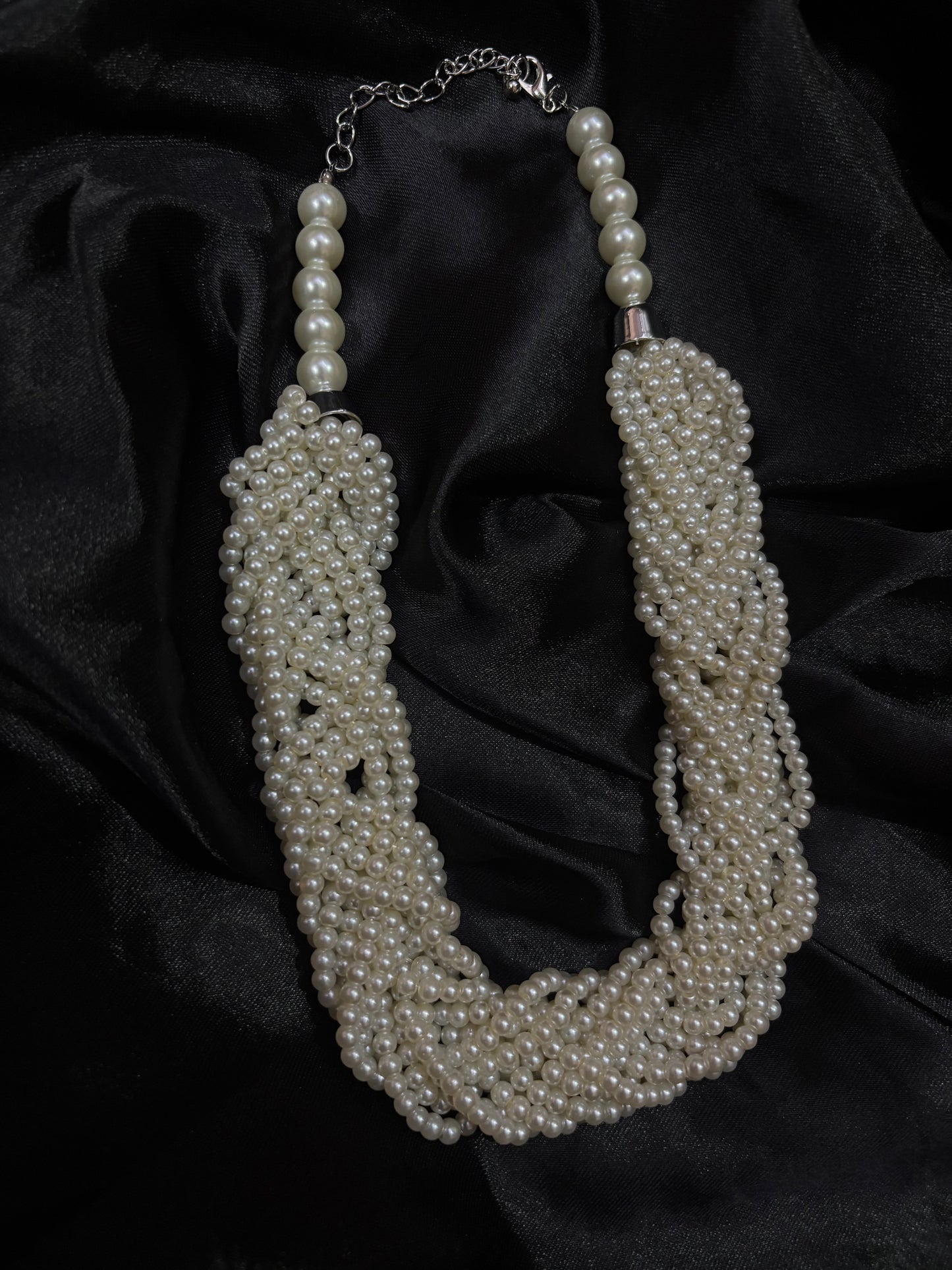 lustrous  necklace with pearls