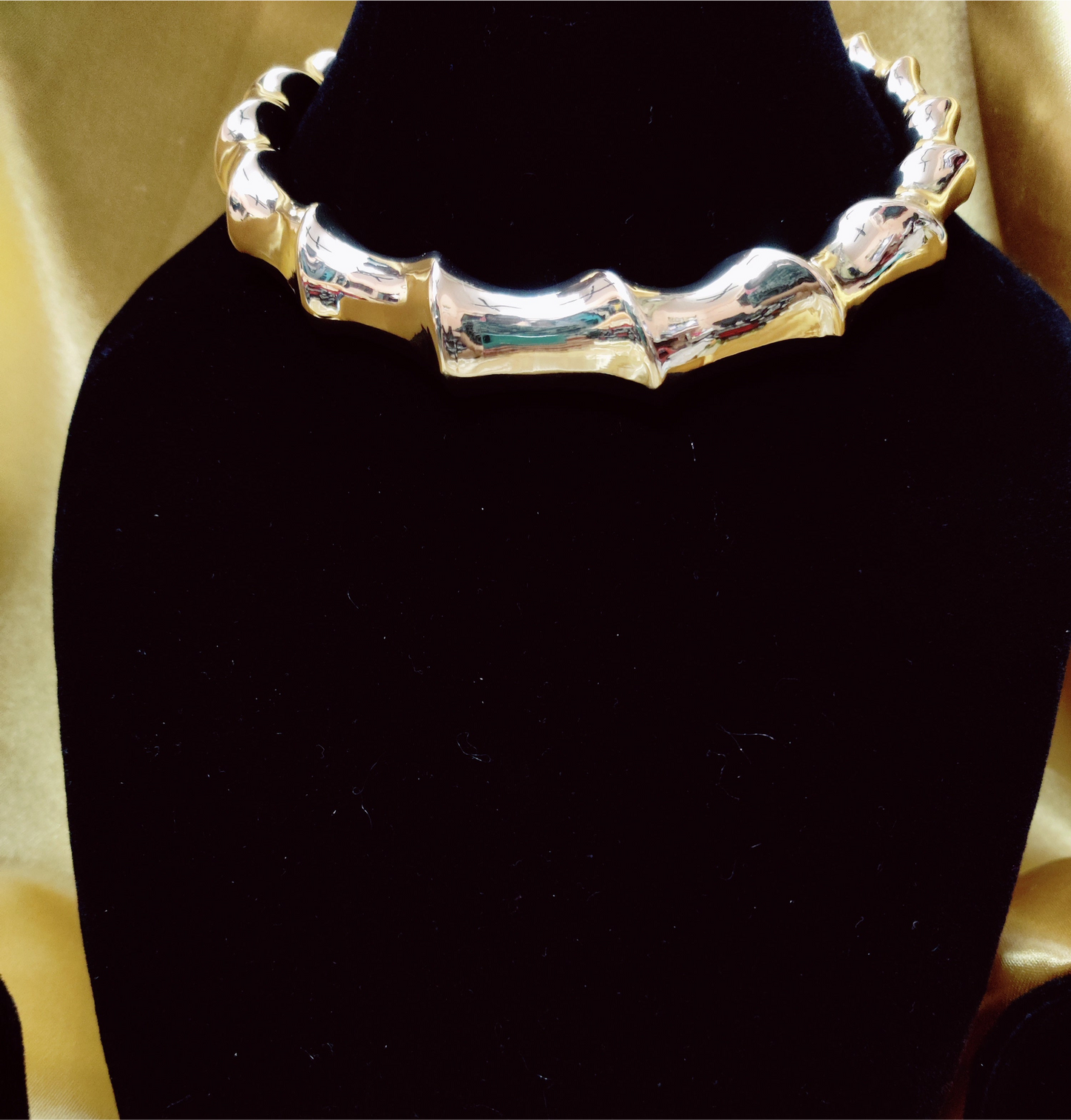 rounded covered neck choker