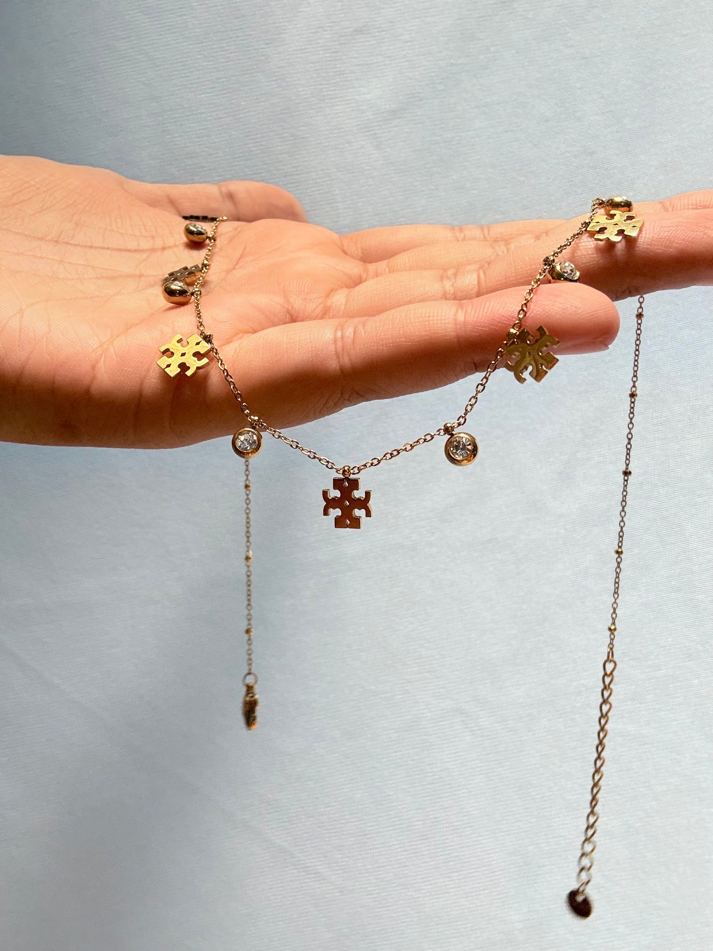 Sleek thin Pinteresty necklace