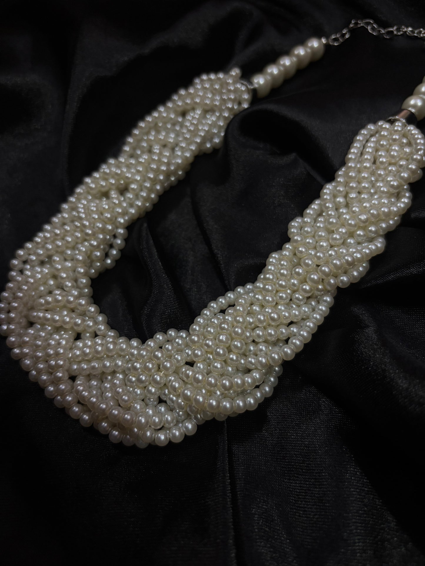 lustrous  necklace with pearls