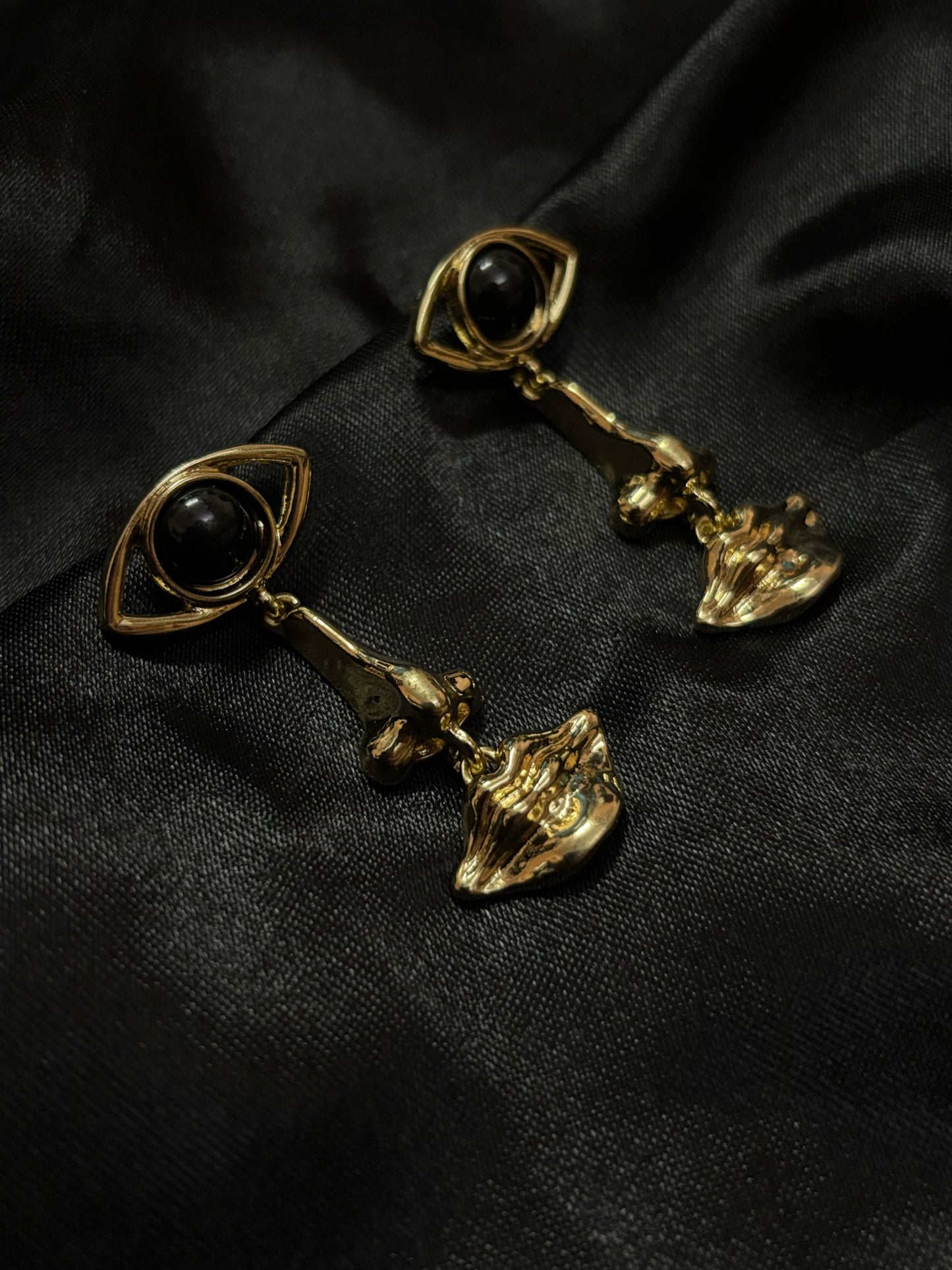 black eye hanging earring