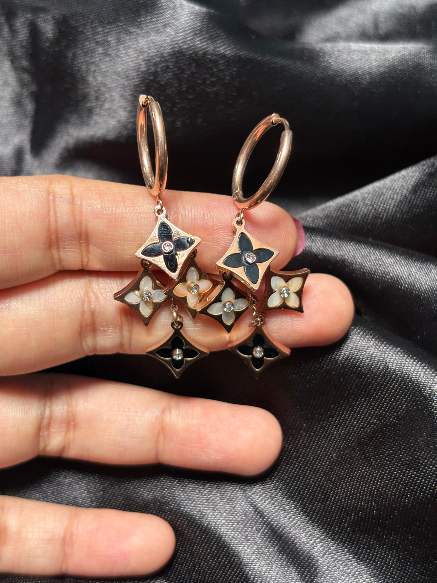 Leaf stone earring