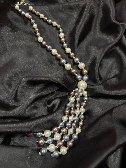 long pearl neck pendant in blue