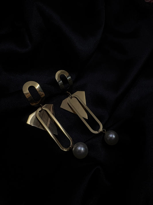 Pyramid shape long earring