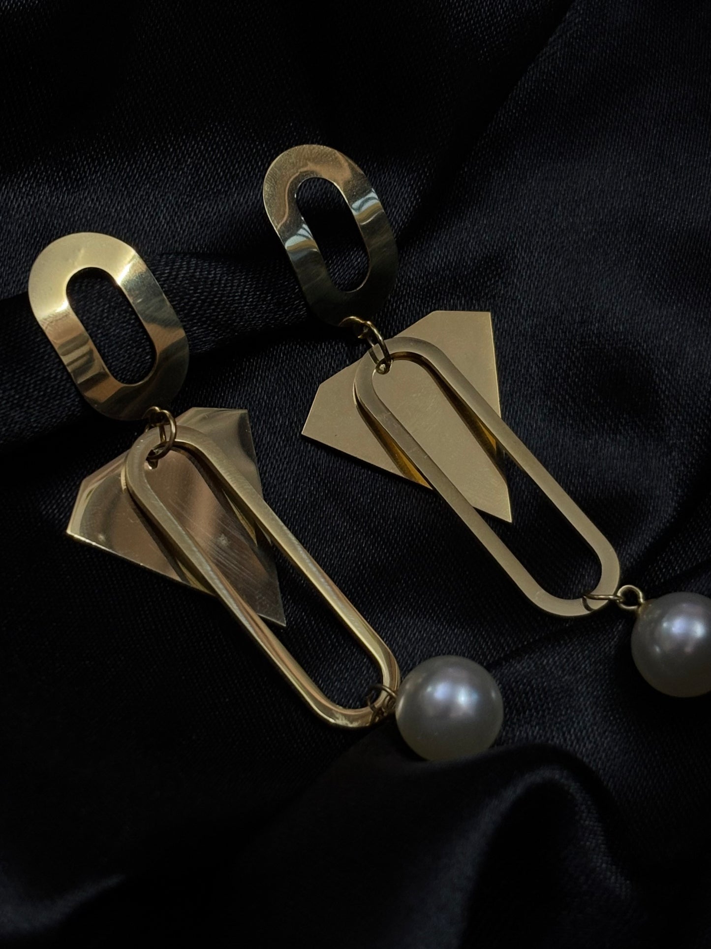 Pyramid shape long earring