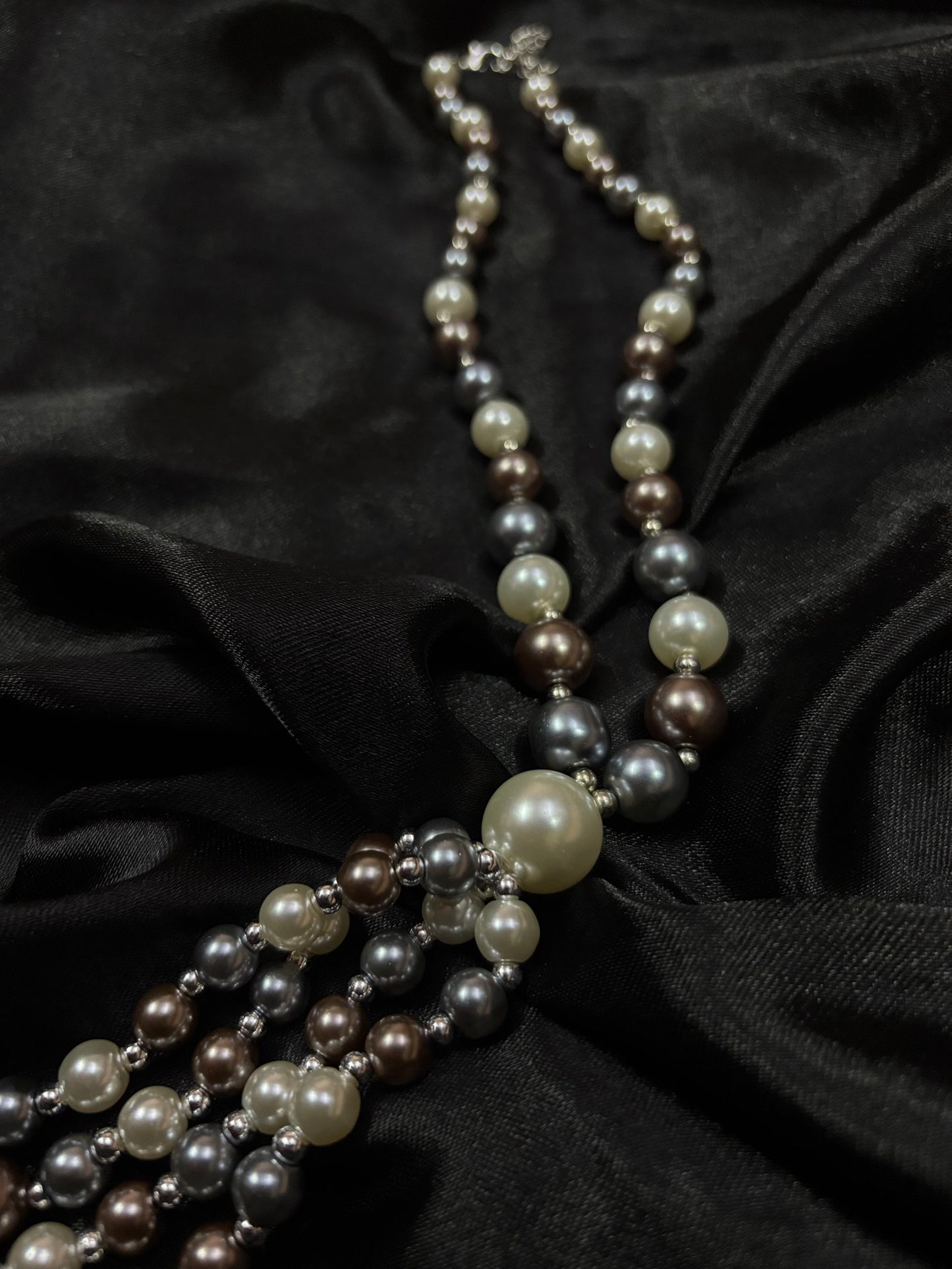 long pearl neck pendant in blue
