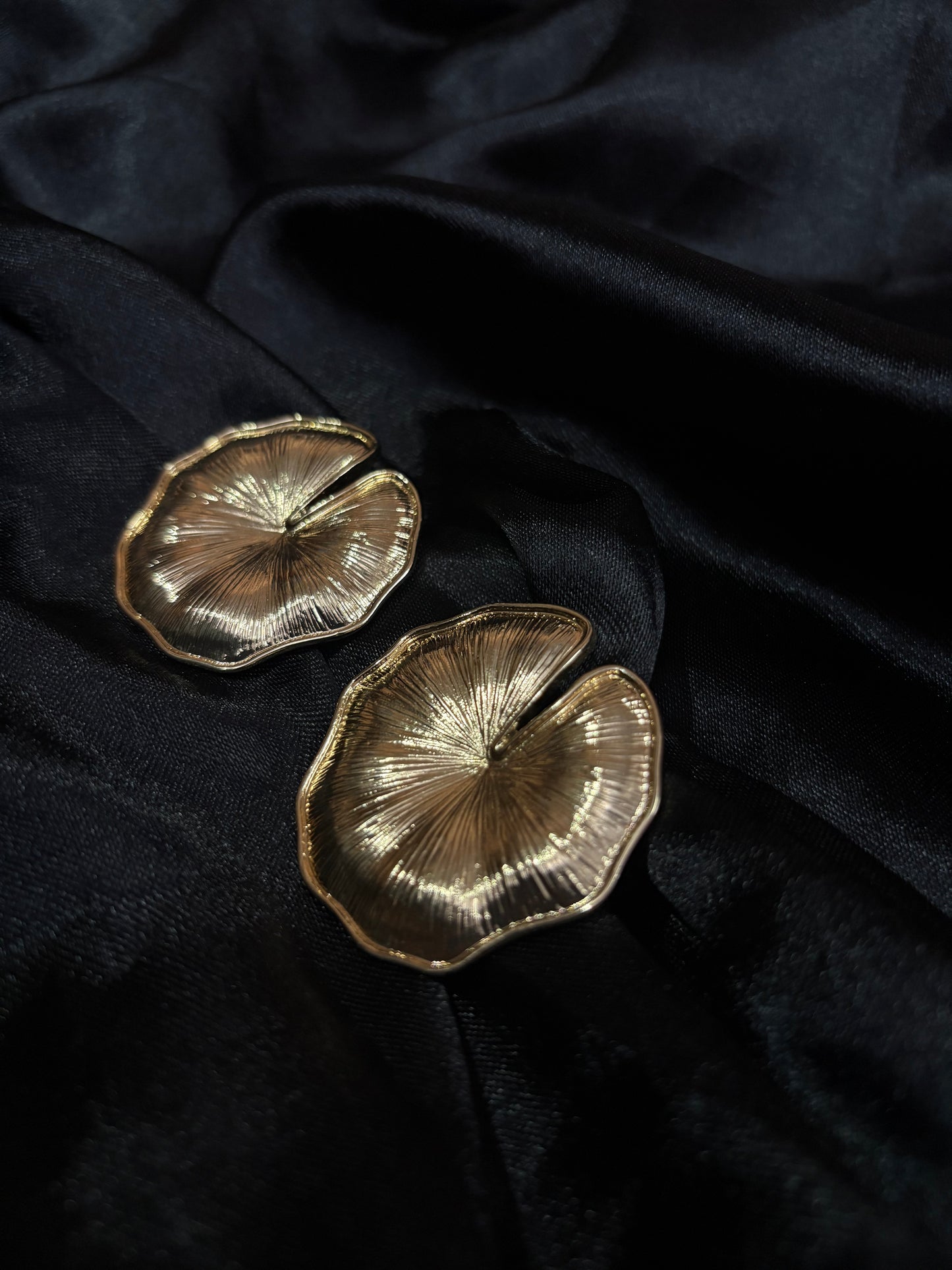 heavy round drops earring