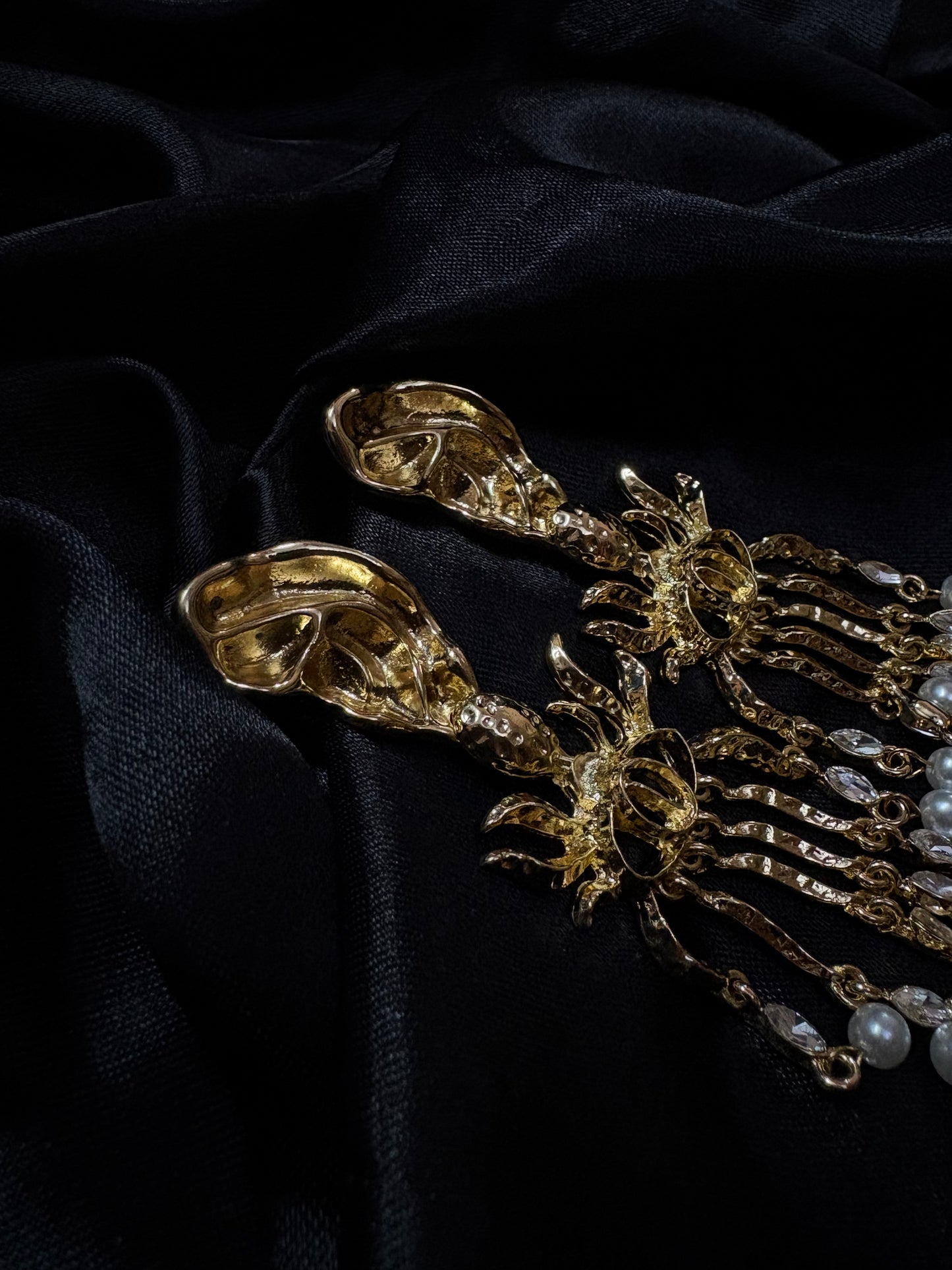 Ear sculpted earring