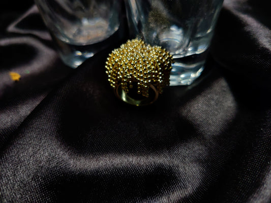 heavy frills golden ring